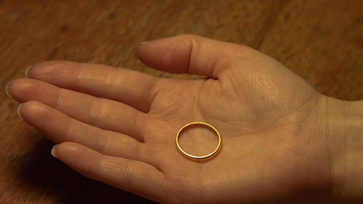 Ringen som efter 3 år hittat tillbaka till sin ägare.